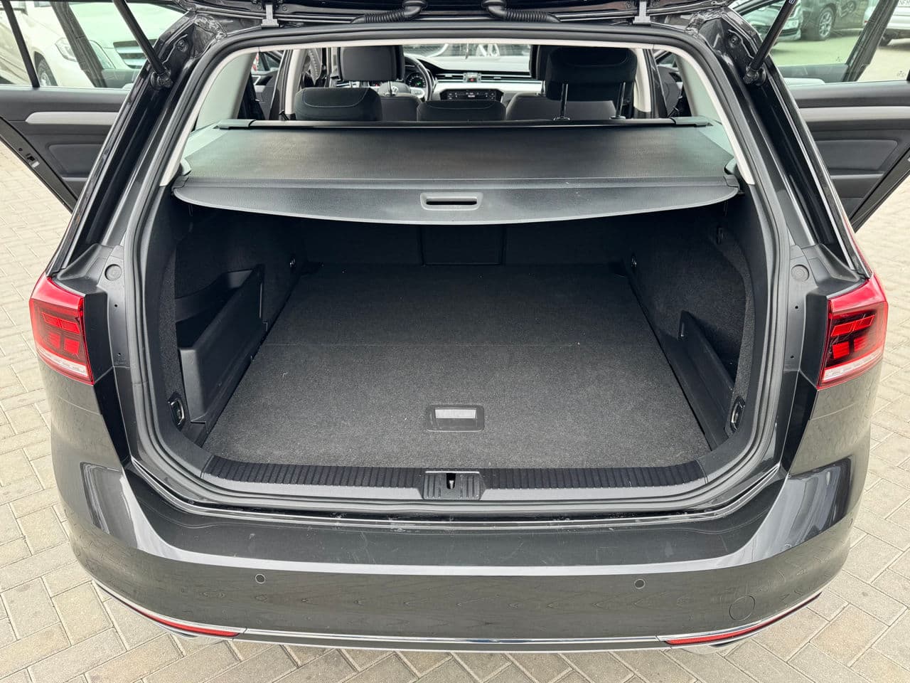 Volkswagen Passat GTE 2021 — Миниатюра 21