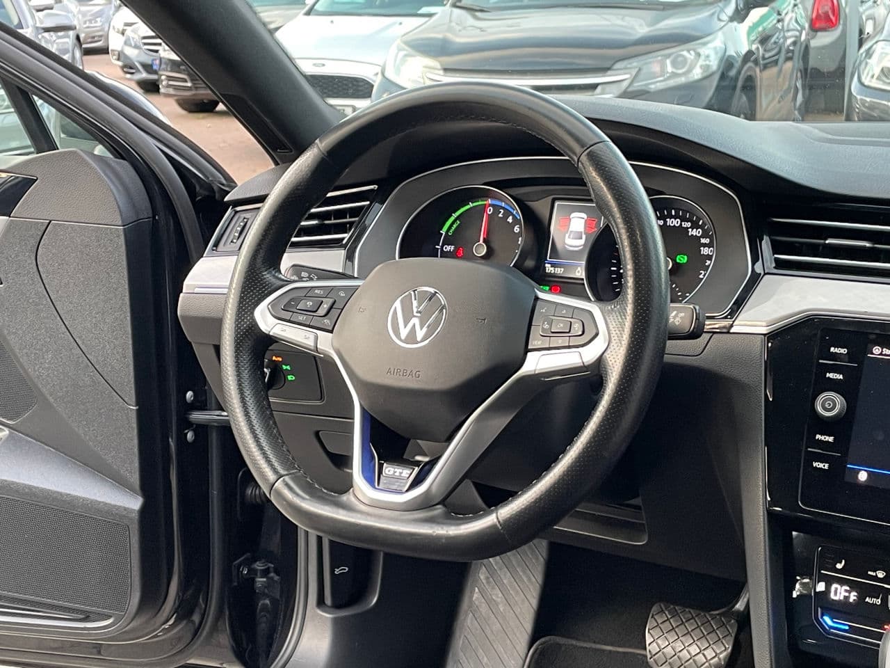 Volkswagen Passat GTE 2022 — Миниатюра 9