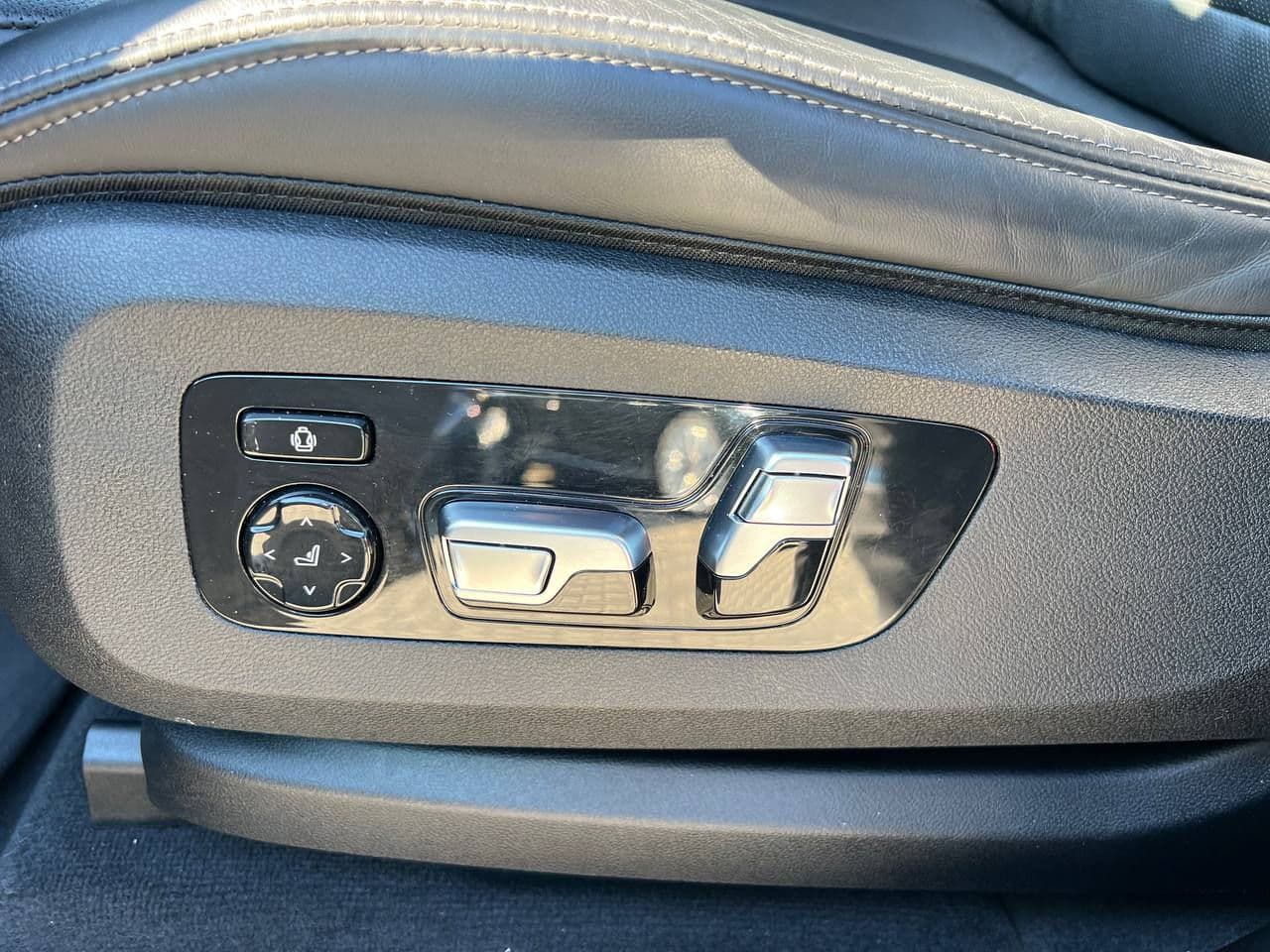 2022 BMW X5 5.0i — Miniatură 17