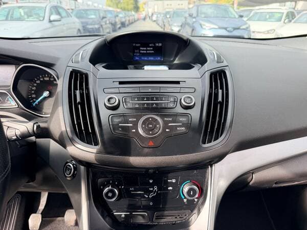 2017 Ford Kuga — Miniatură 10