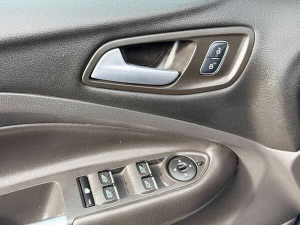 2017 Ford Kuga — Miniatură 14