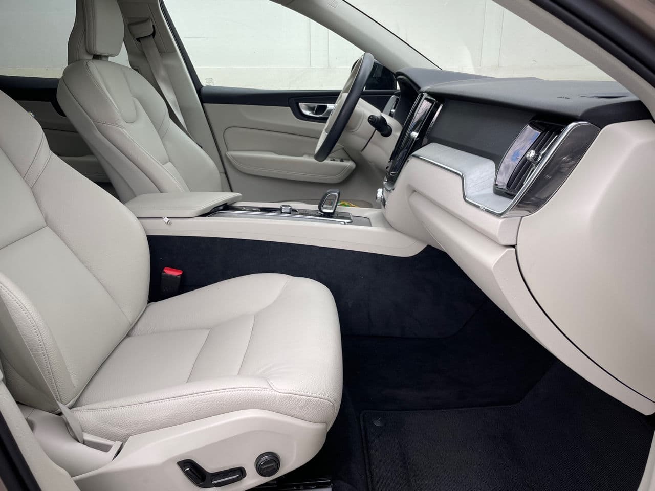 Volvo XC 60 2024 — Миниатюра 17