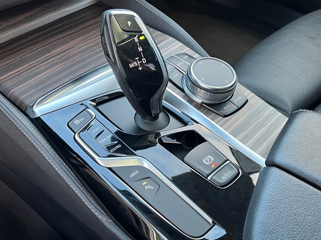 BMW 530e 2018 — Миниатюра 13
