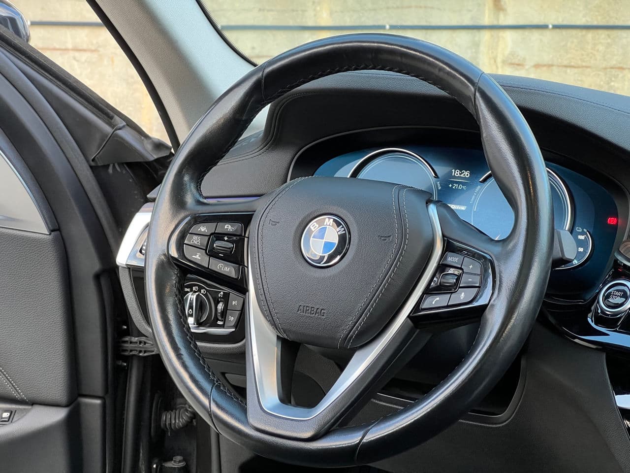 BMW 530e 2018 — Миниатюра 7