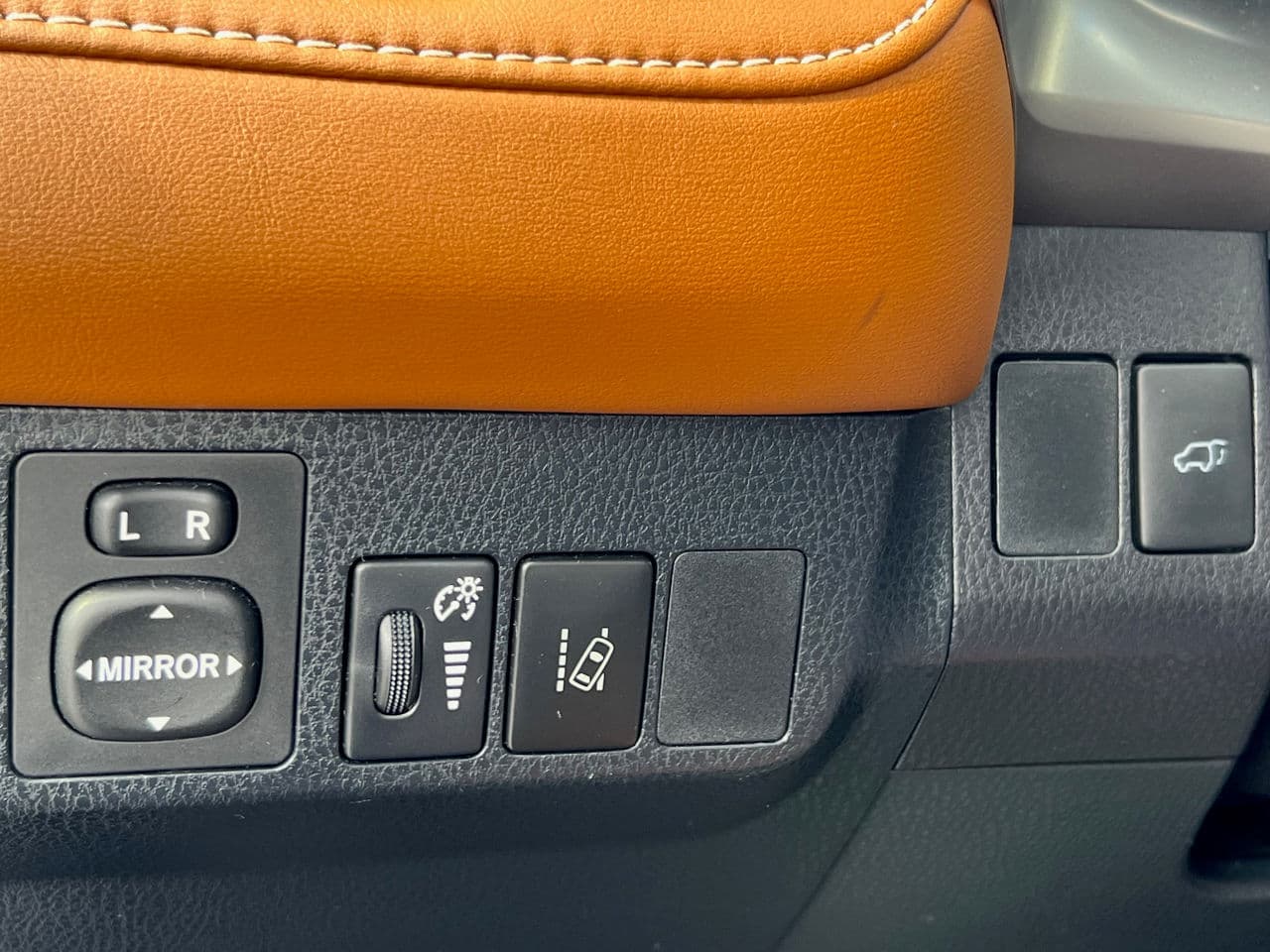 Toyota Rav-4 2016 — Миниатюра 12