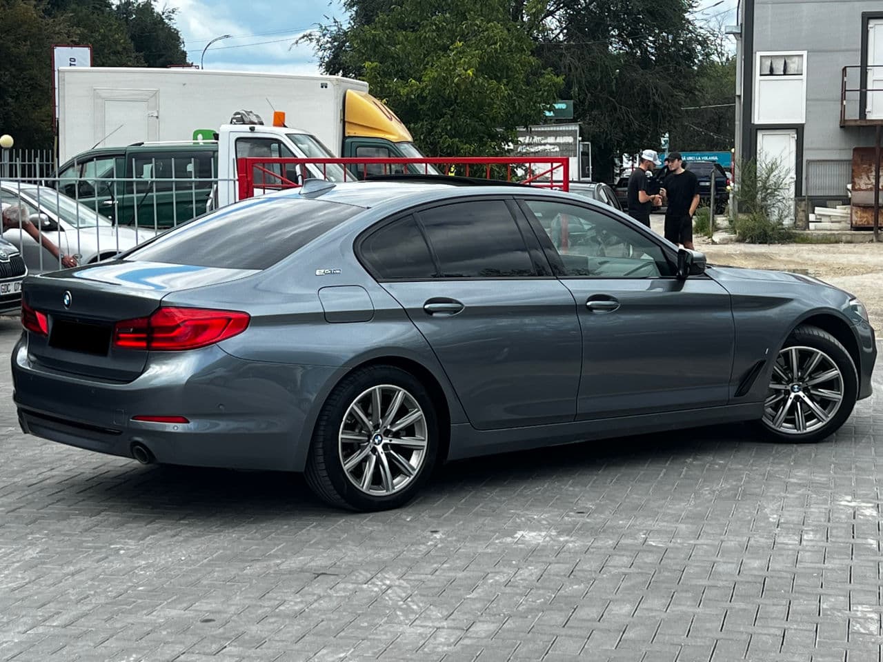 BMW 530e 2018 — Миниатюра 2