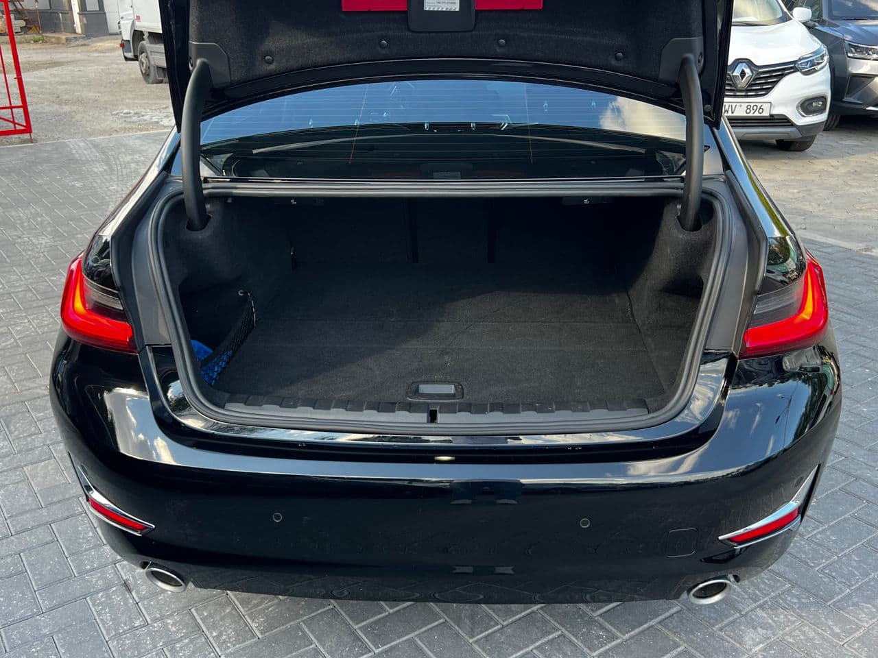 BMW 330E 2020 — Миниатюра 18