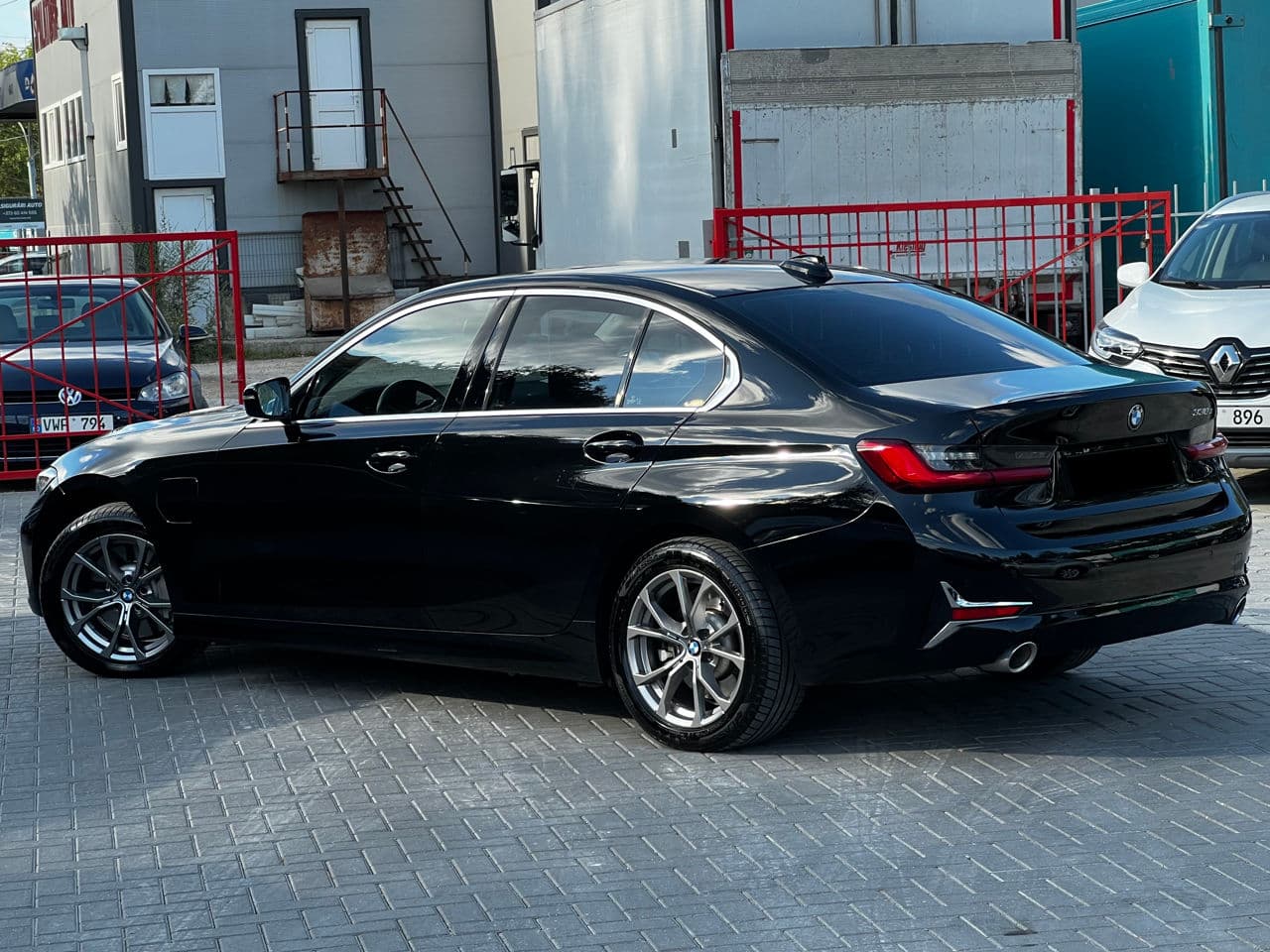 BMW 330E 2020 — Миниатюра 2