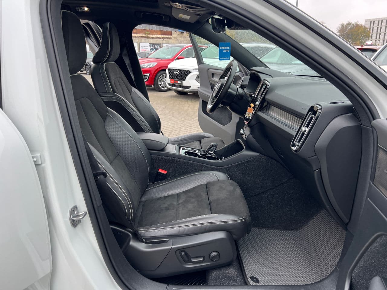 Volvo XC 40 2020 — Миниатюра 18