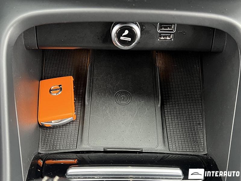 Volvo XC 40 2020 — Миниатюра 13