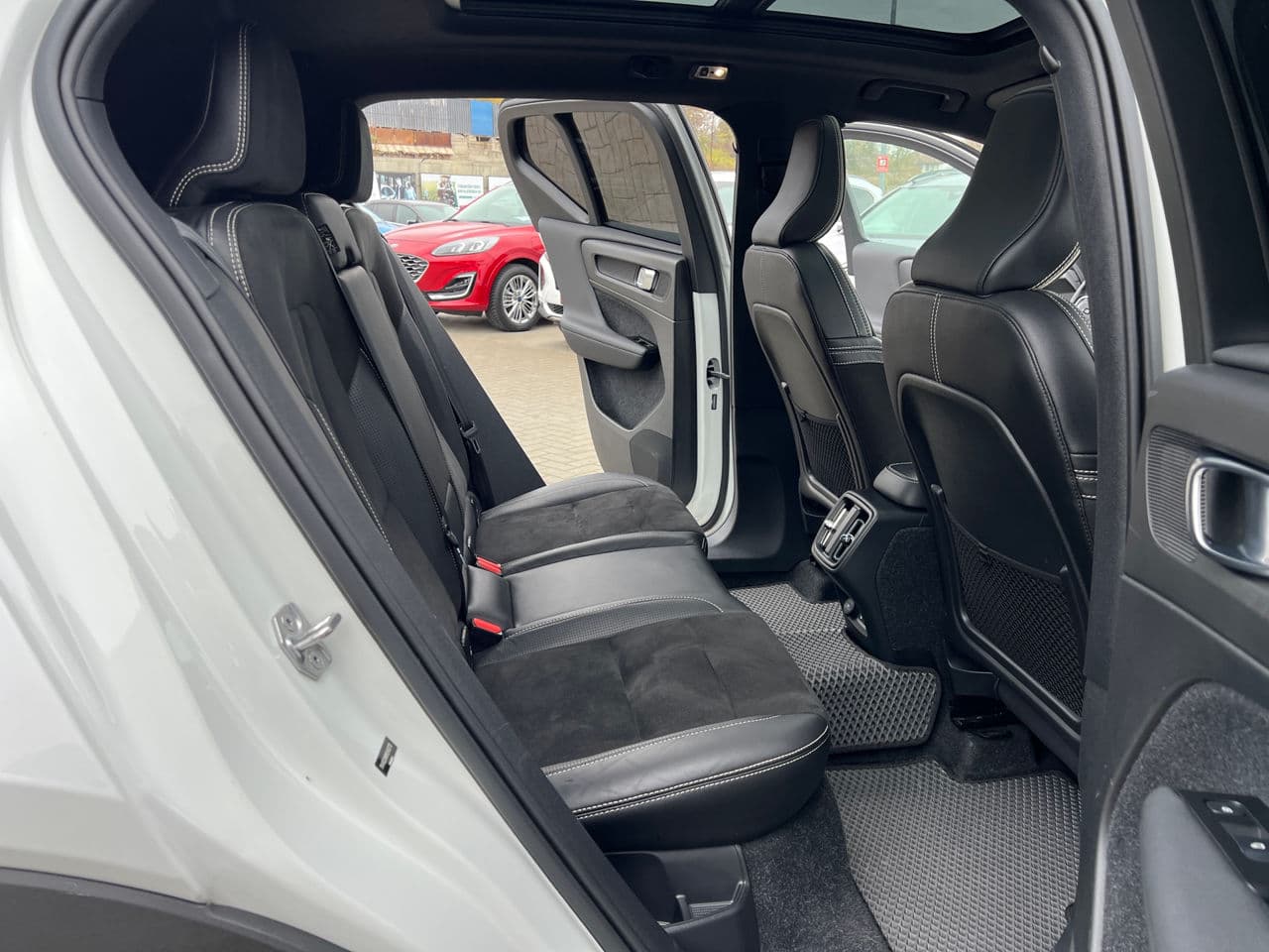 Volvo XC 40 2020 — Миниатюра 17