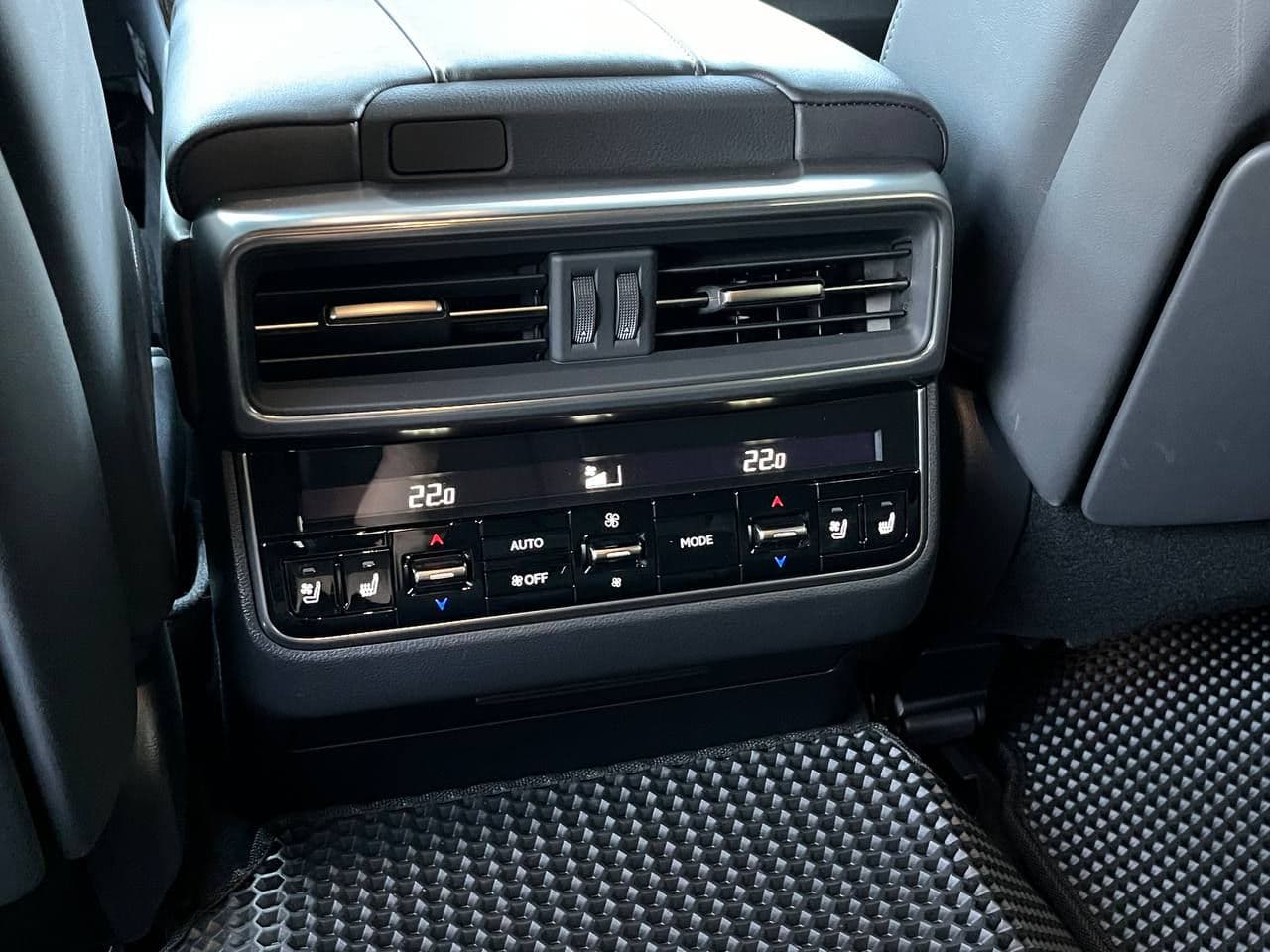 Lexus LX 500d 2022 — Миниатюра 22