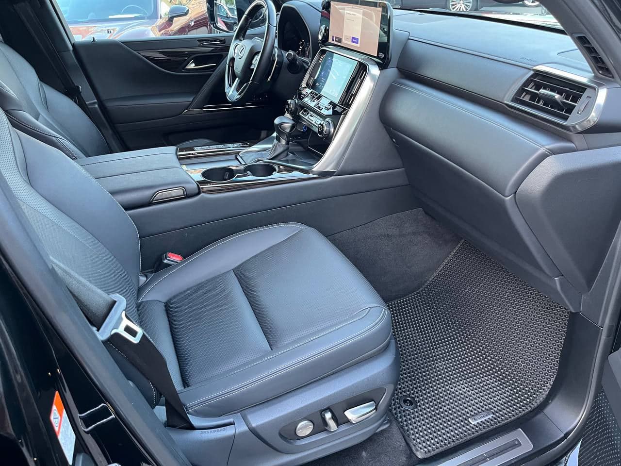 Lexus LX 500d 2022 — Миниатюра 7