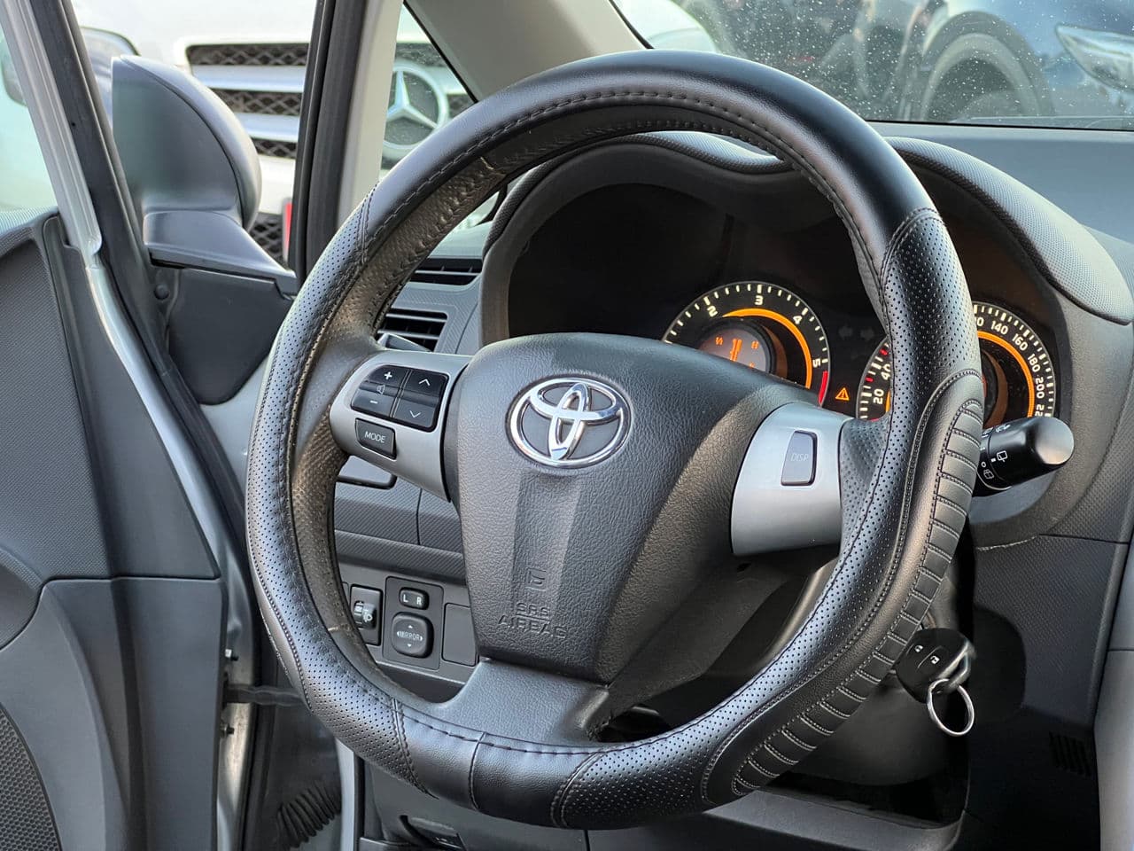 Toyota Auris 2012 — Миниатюра 7