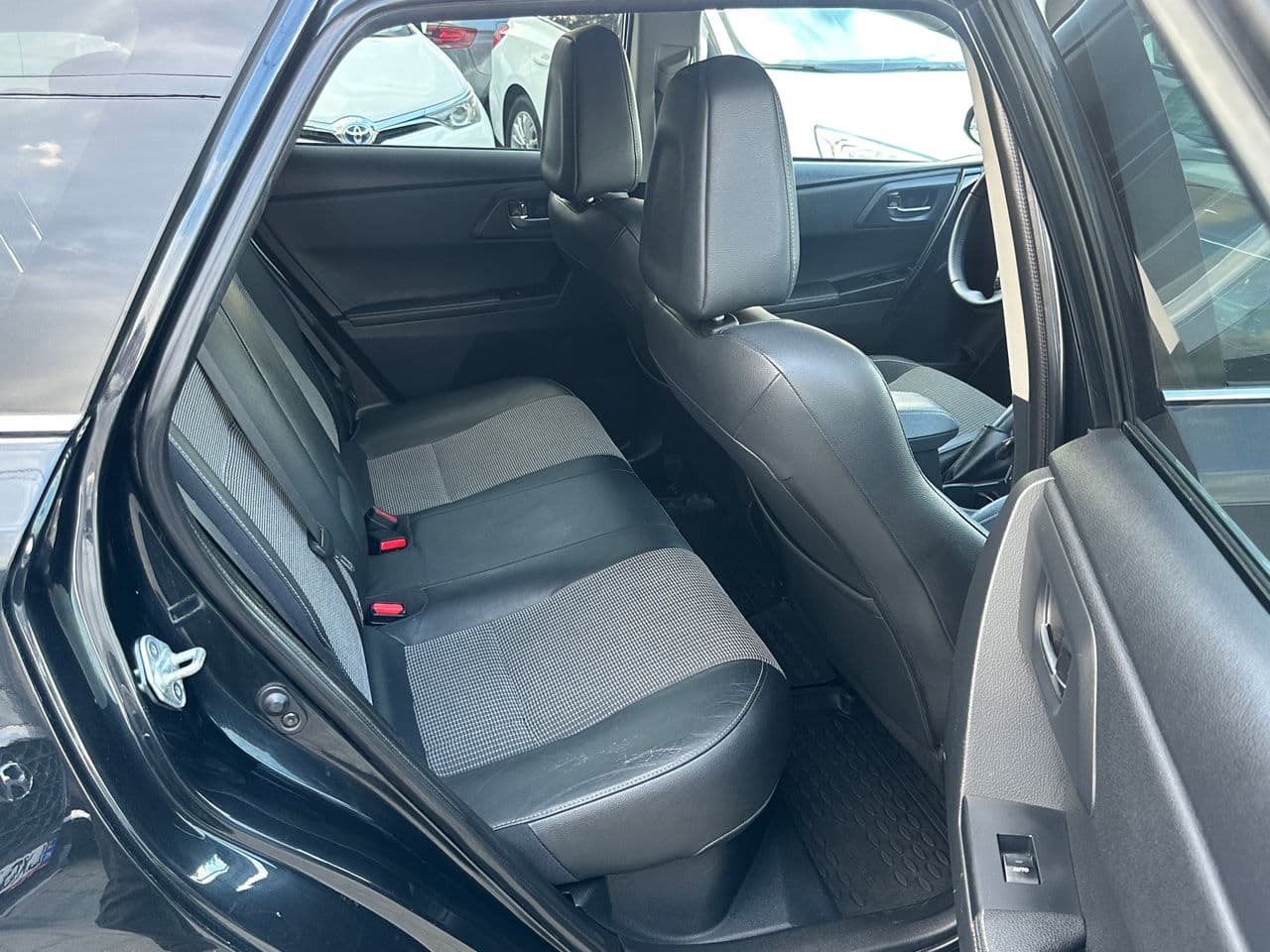 Toyota Auris 2015 — Миниатюра 15