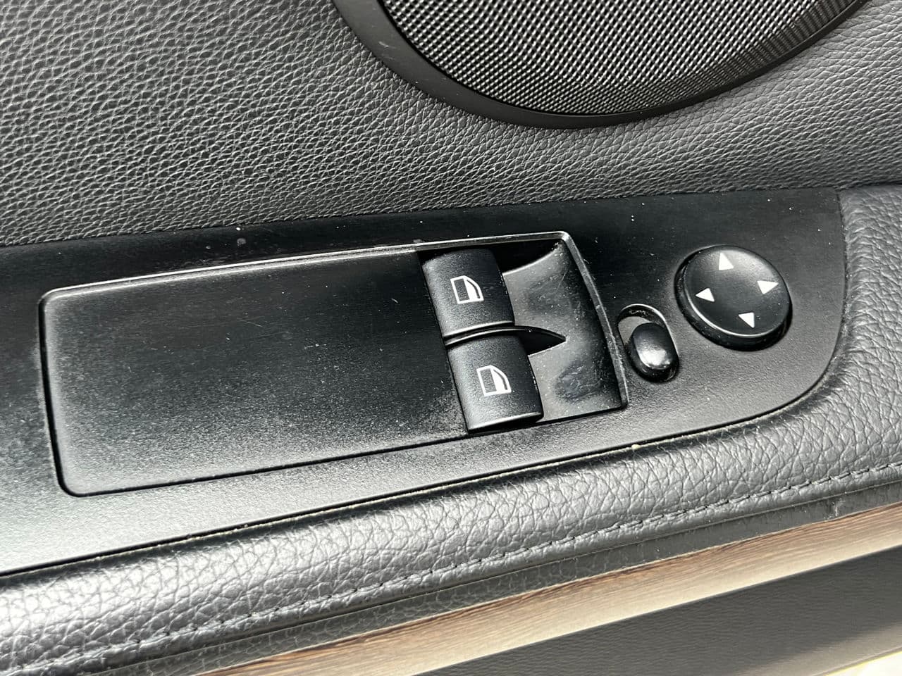 2011 BMW 318 — Miniatură 13