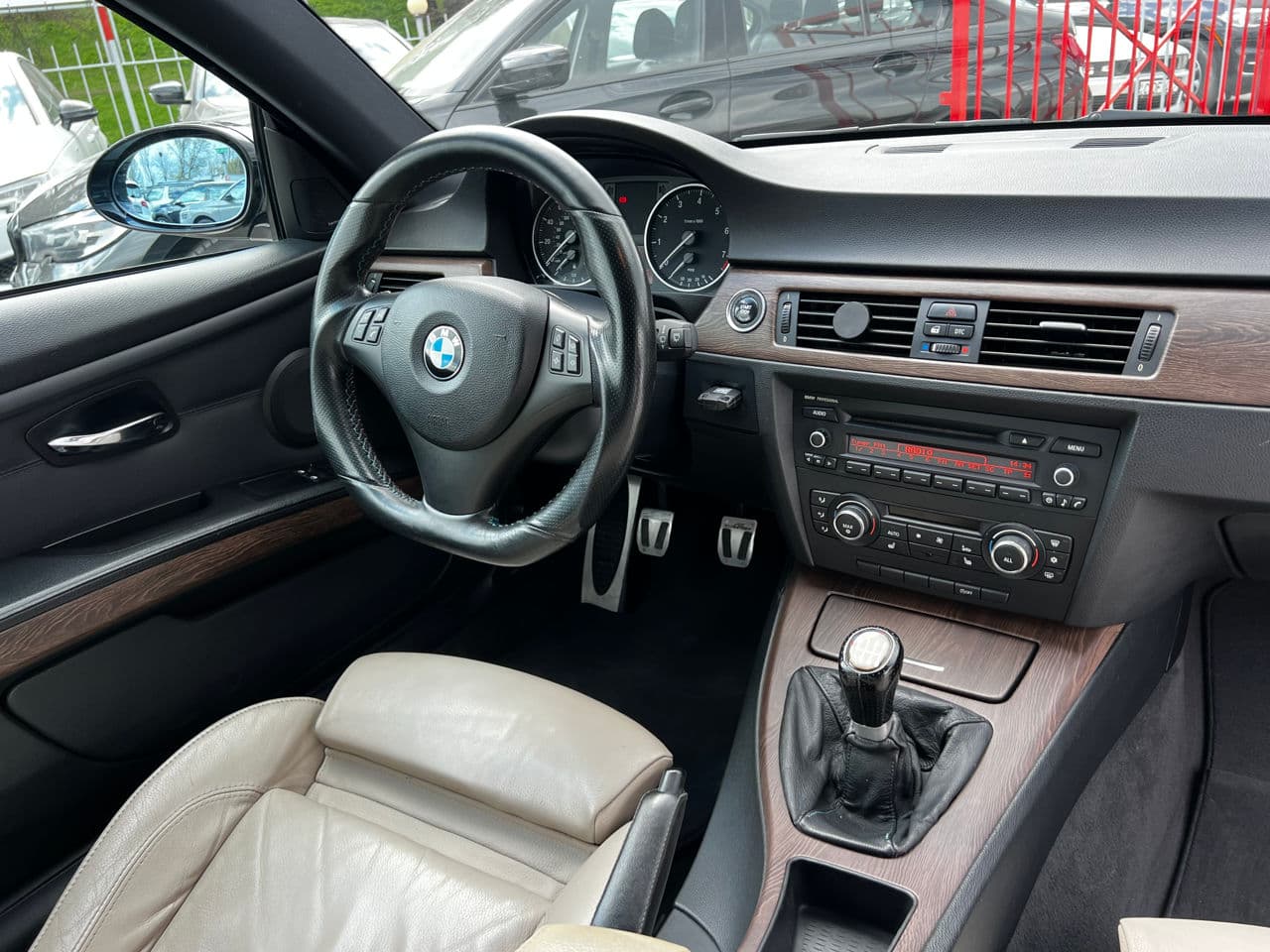 2011 BMW 318 — Miniatură 6