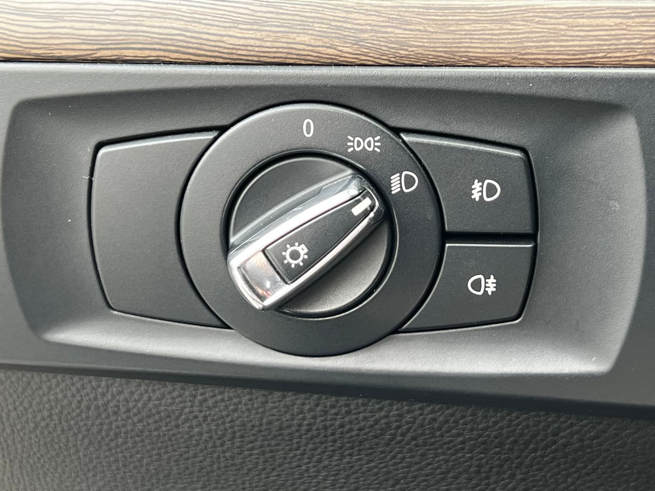 2011 BMW 318 — Miniatură 11