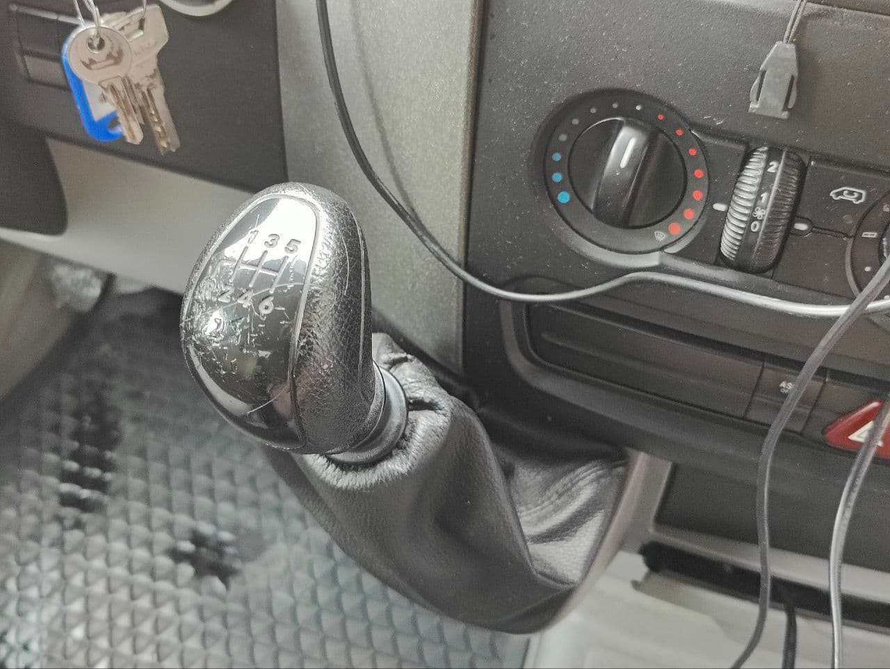 Volkswagen Crafter 2010 — Миниатюра 11