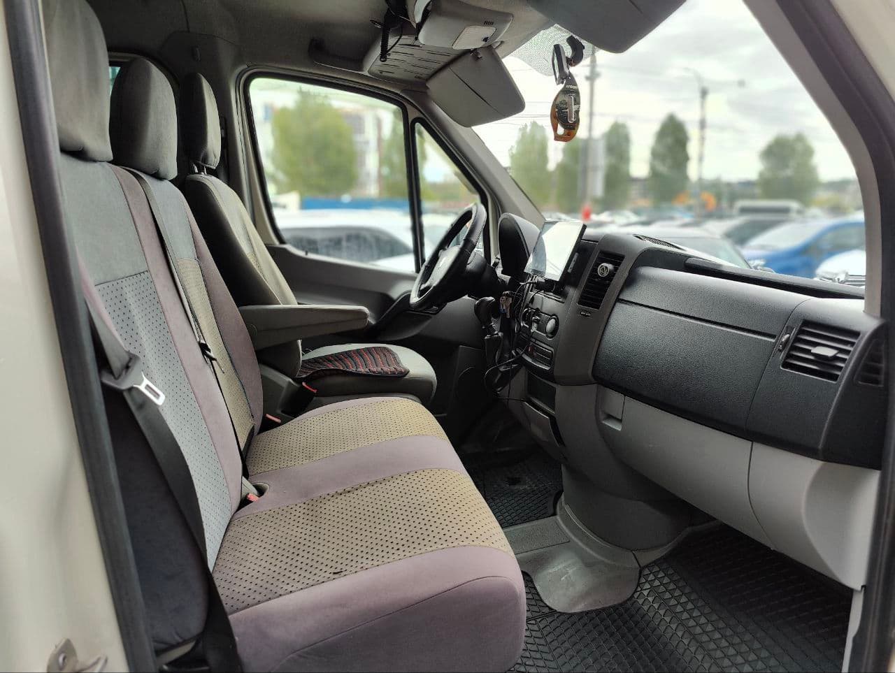 Volkswagen Crafter 2010 — Миниатюра 7