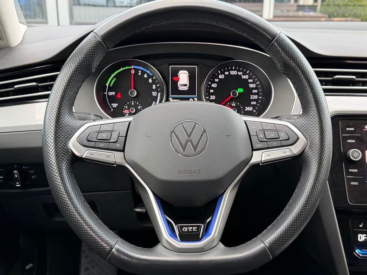 Volkswagen Passat GTE 2020 — Миниатюра 13