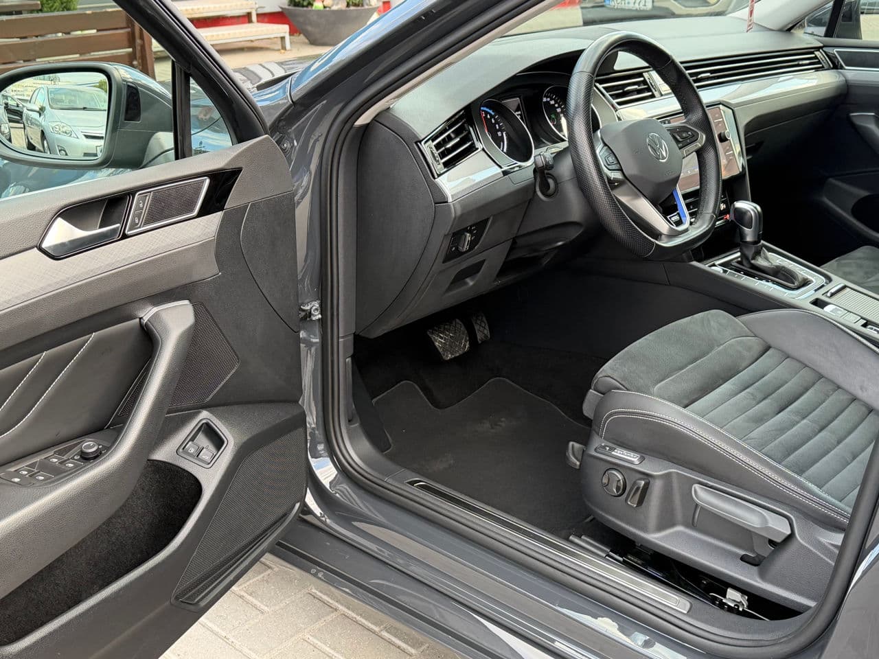 Volkswagen Passat GTE 2020 — Миниатюра 7