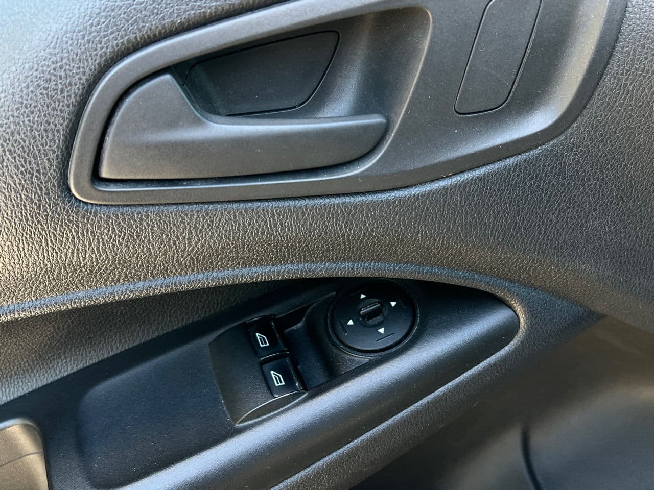 Ford Transit Connect 2015 — Миниатюра 6