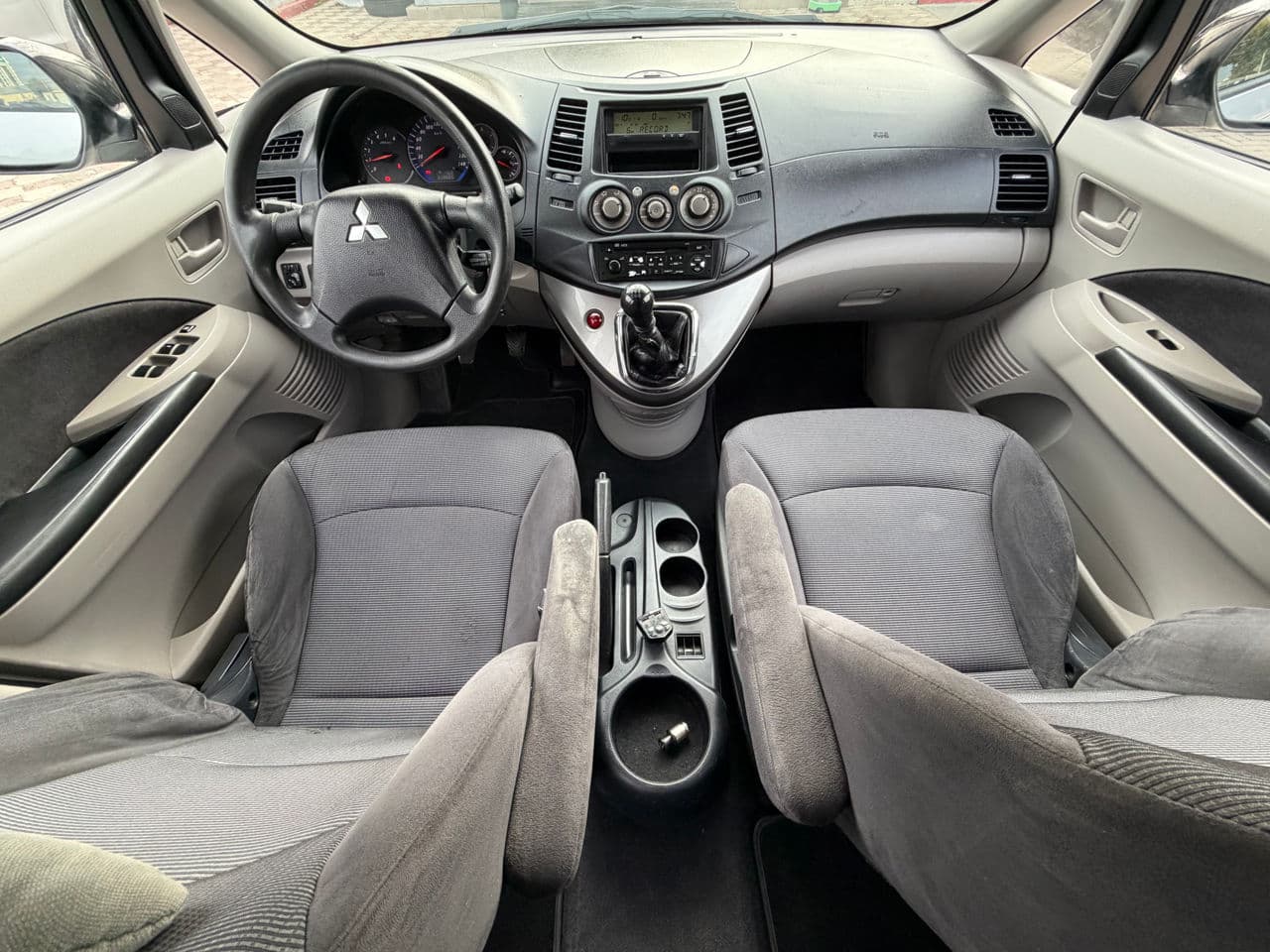 Mitsubishi Grandis 2005 — Миниатюра 14