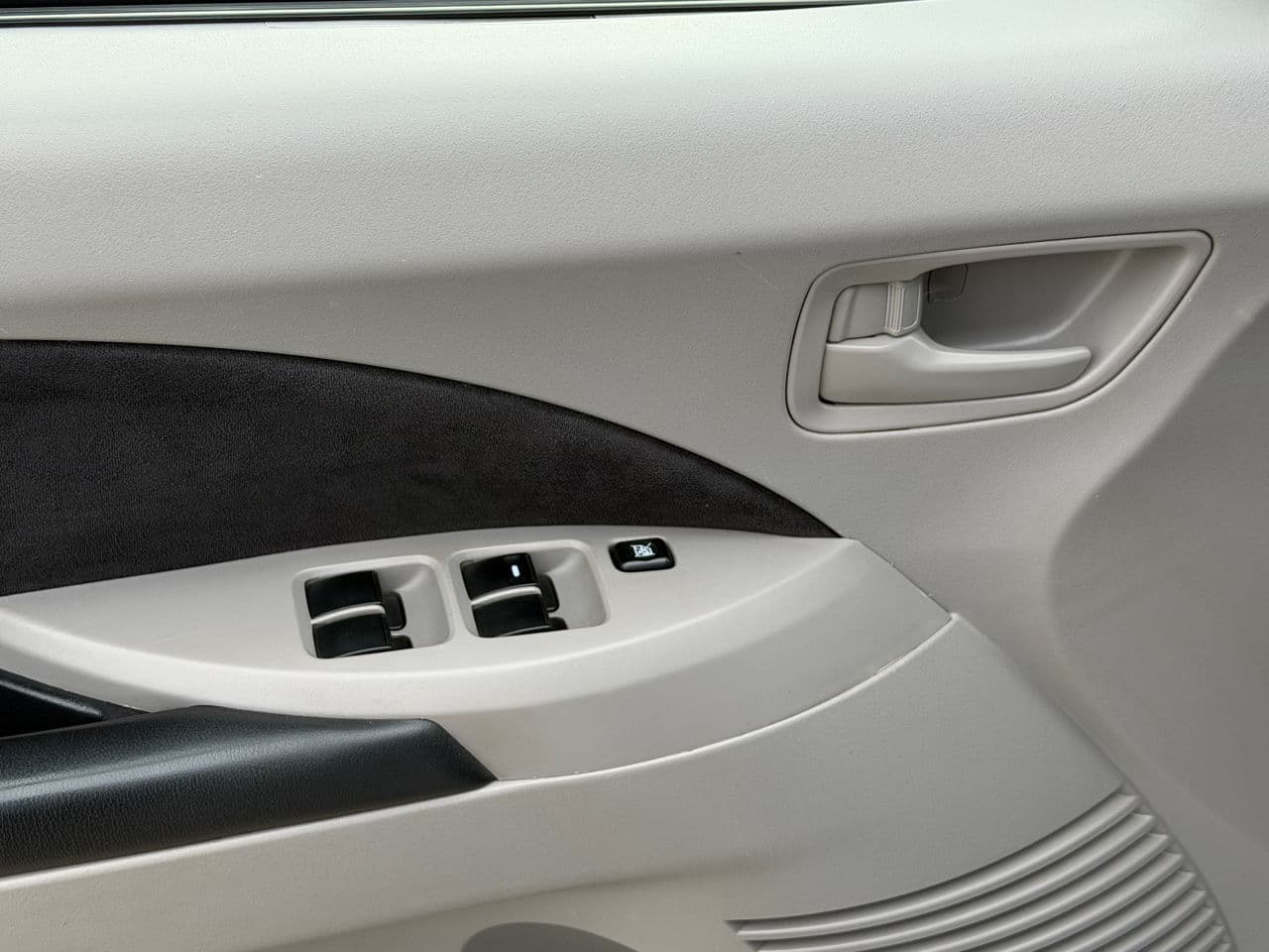 Mitsubishi Grandis 2005 — Миниатюра 8
