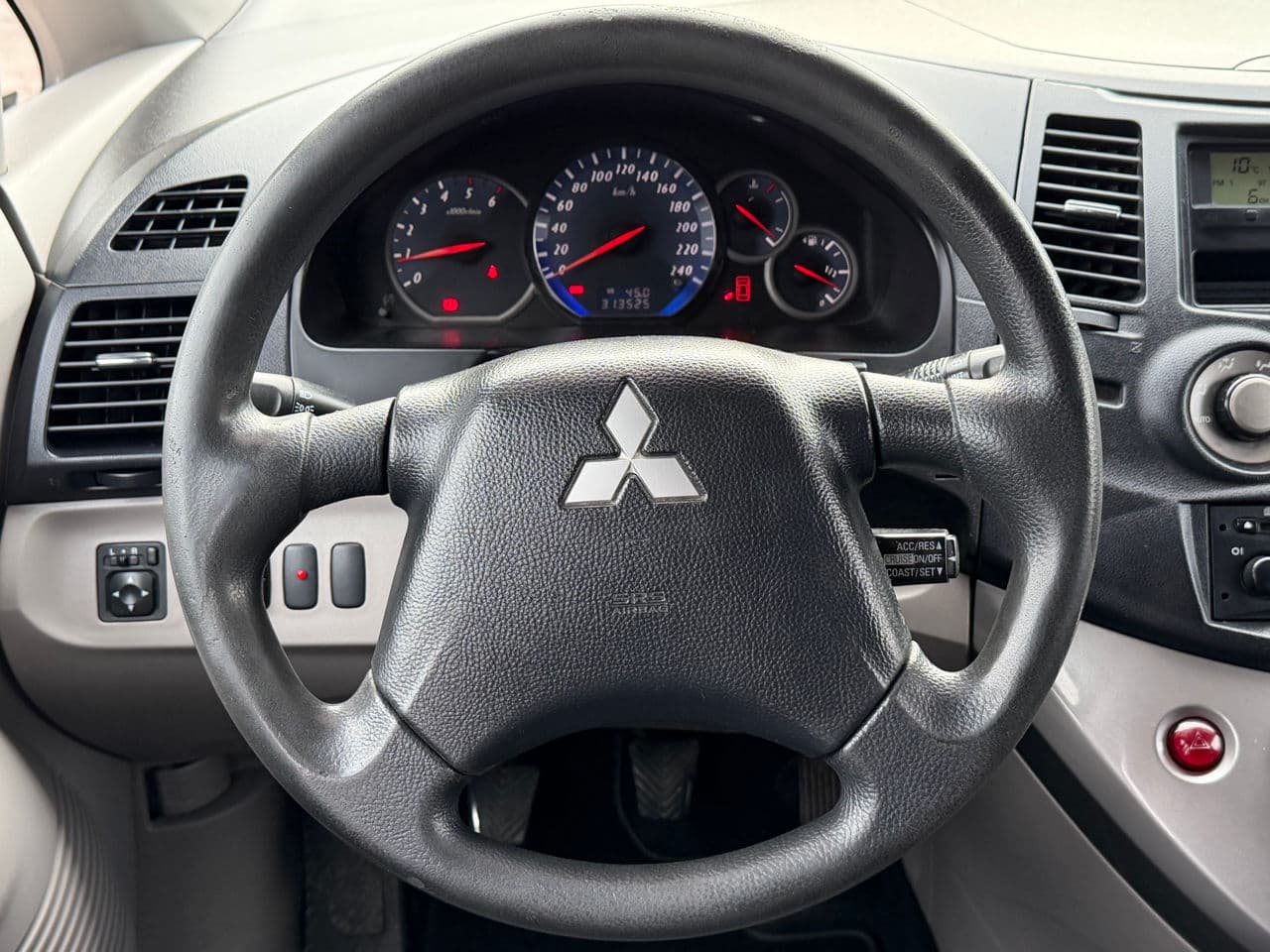 Mitsubishi Grandis 2005 — Миниатюра 11