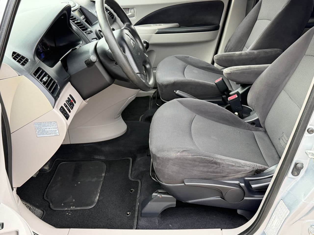 Mitsubishi Grandis 2005 — Миниатюра 6