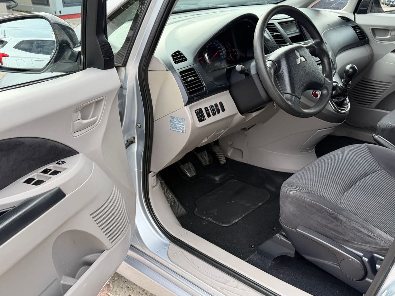 Mitsubishi Grandis 2005 — Миниатюра 5