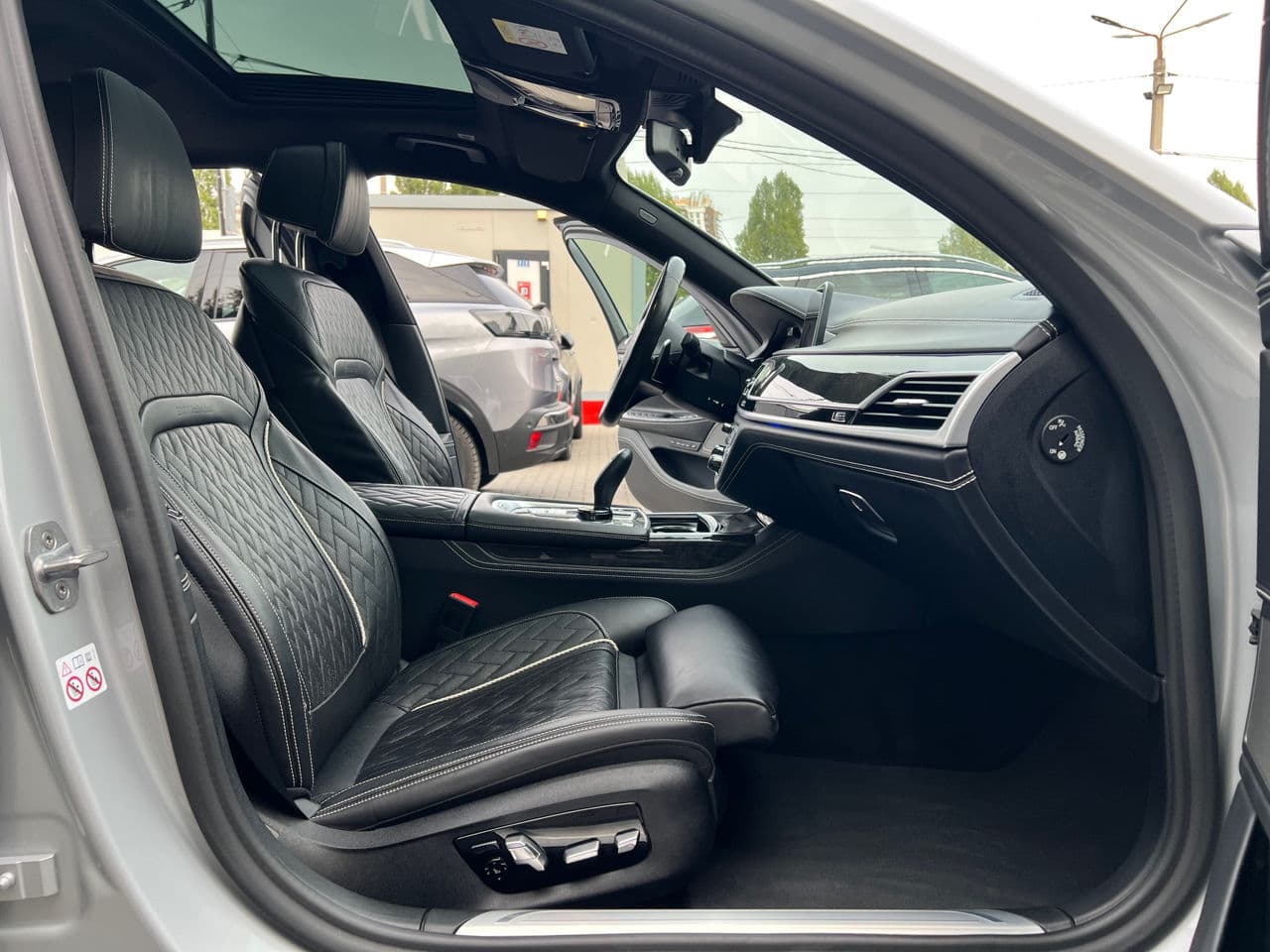 BMW 745e 2019 — Миниатюра 17
