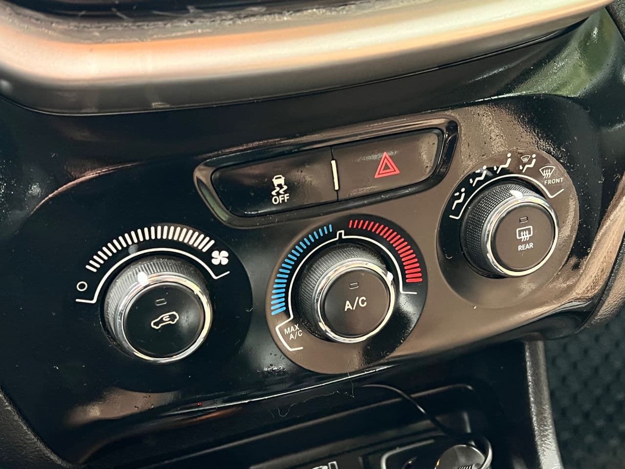 Jeep Cherokee 2014 — Миниатюра 13