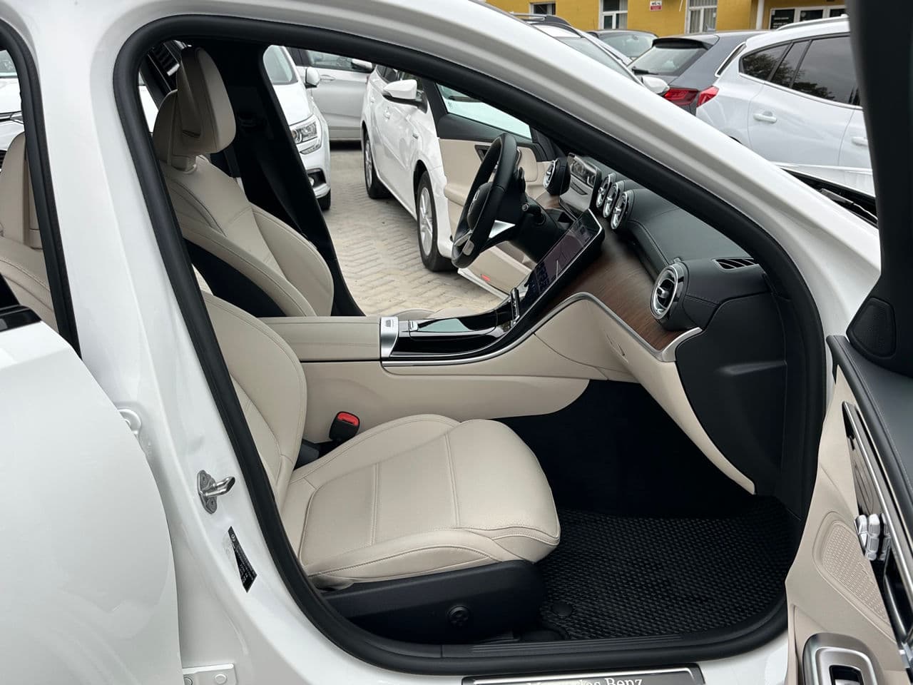 Mercedes C 180 2023 — Миниатюра 14