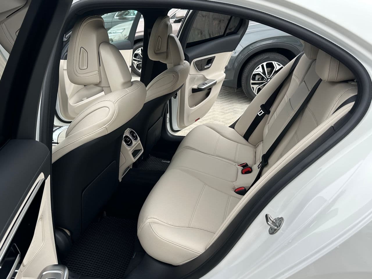Mercedes C 180 2023 — Миниатюра 12