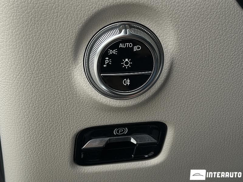 Mercedes C 180 2023 — Миниатюра 15