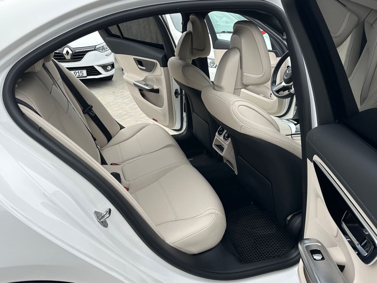 Mercedes C 180 2023 — Миниатюра 13