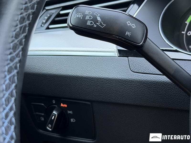 Volkswagen Passat GTE 2015 — Миниатюра 13