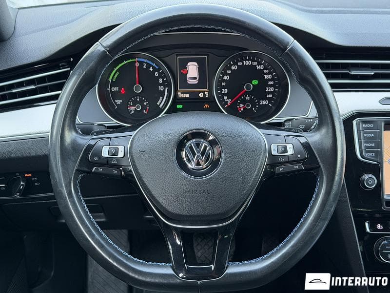 Volkswagen Passat GTE 2015 — Миниатюра 12