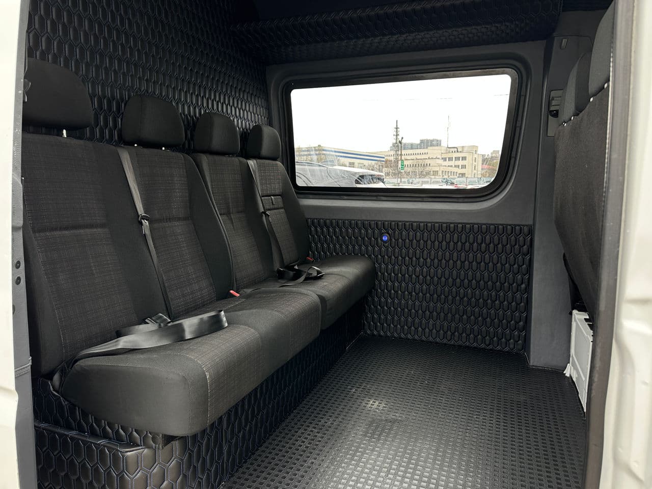 Mercedes Sprinter 2018 — Миниатюра 15