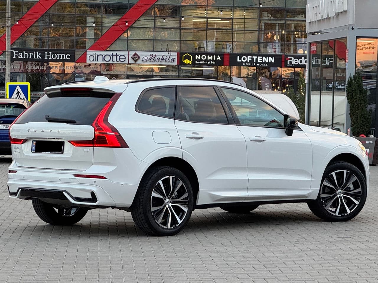 Volvo XC 60 2023 — Миниатюра 3