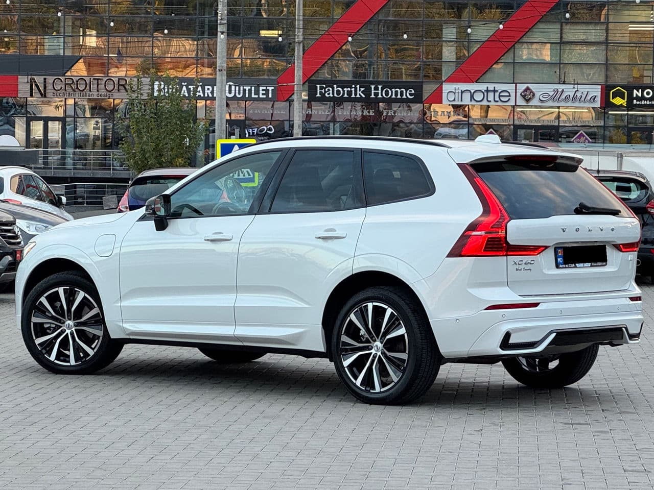Volvo XC 60 2023 — Миниатюра 4