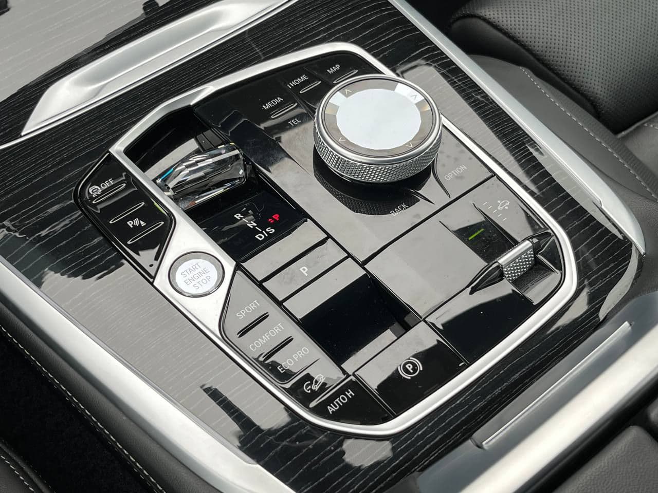 BMW X7 4.0d 2023 — Миниатюра 16