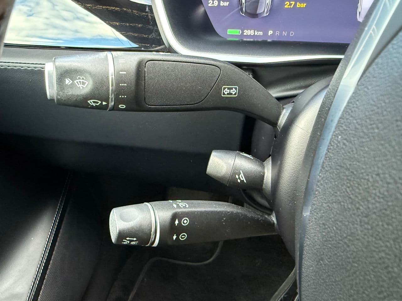 Tesla Model S 2018 — Миниатюра 13