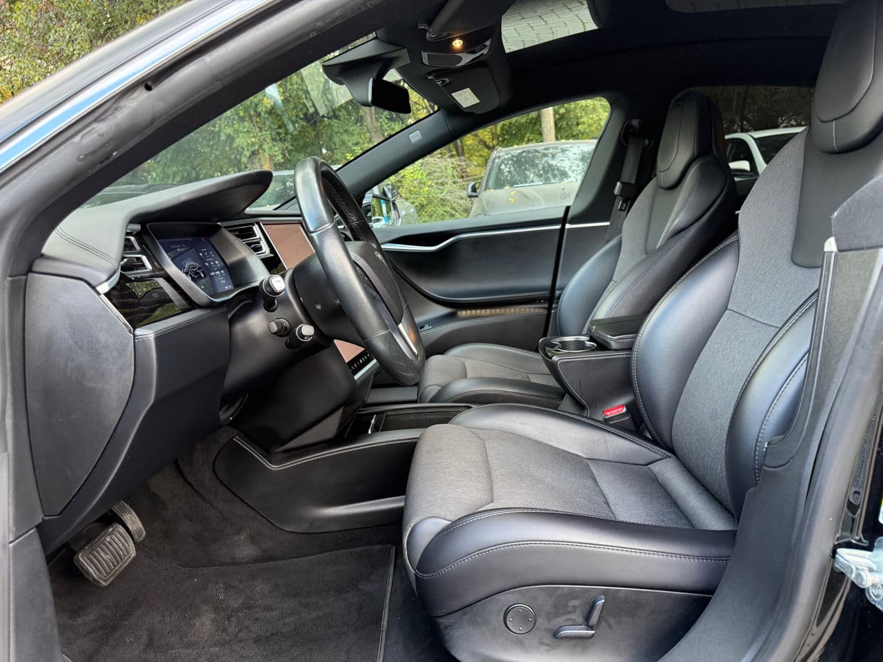 Tesla Model S 2018 — Миниатюра 5
