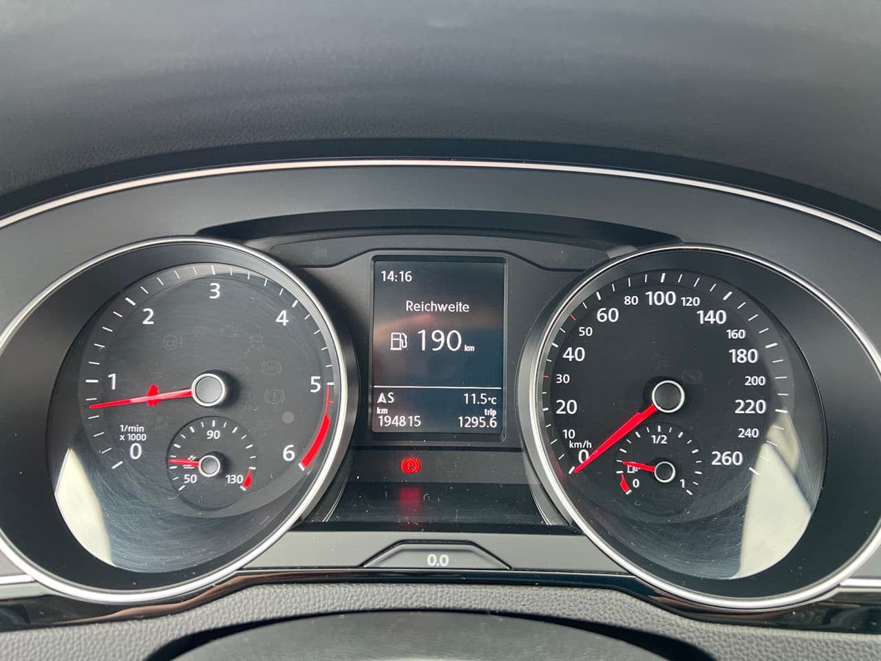 Volkswagen Passat 2018 — Миниатюра 8