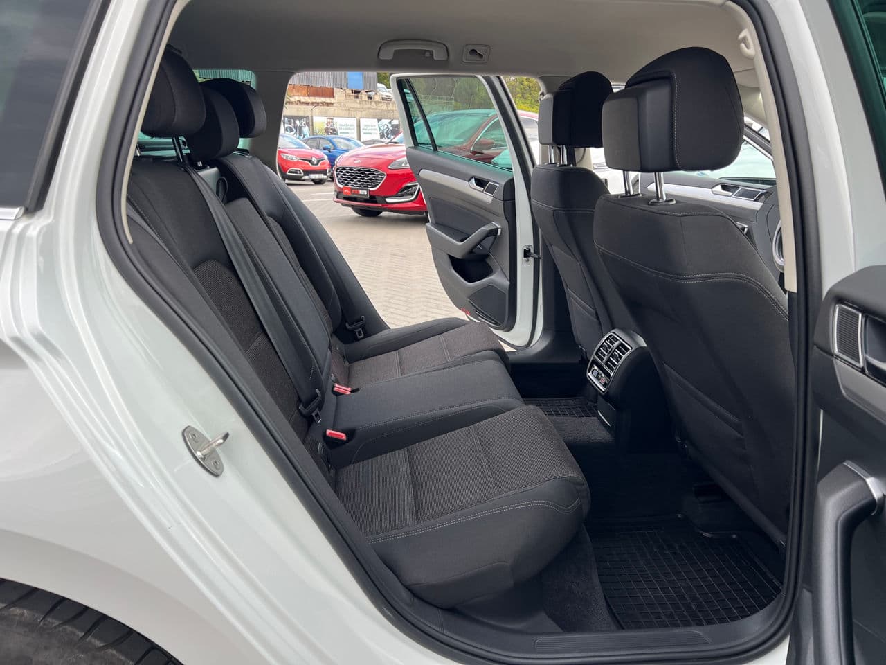 Volkswagen Passat 2018 — Миниатюра 14
