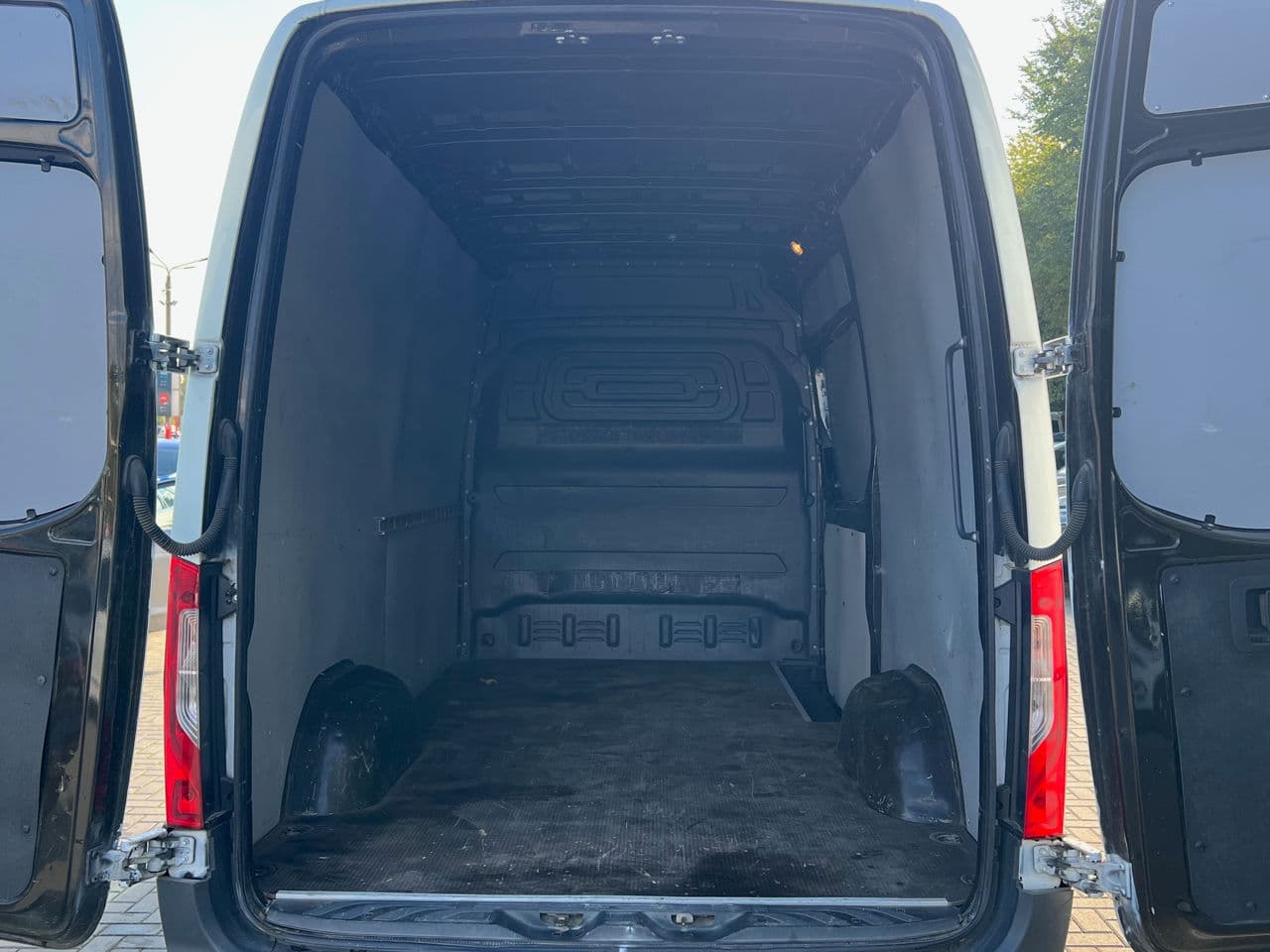 Mercedes Sprinter 2019 — Миниатюра 16