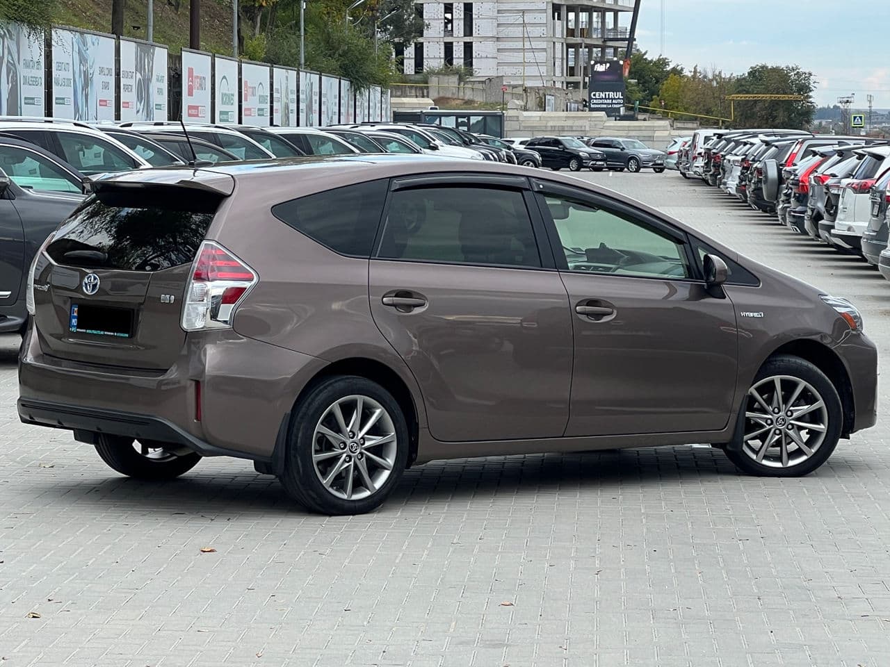 Toyota Prius Plus / V 2016 — Миниатюра 3